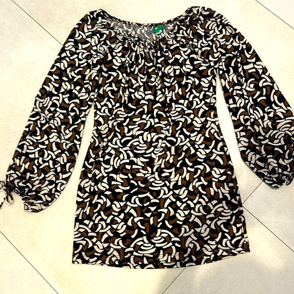 Top or mini dress worn on or off shoulder, drawstring with keyhole scoop neck